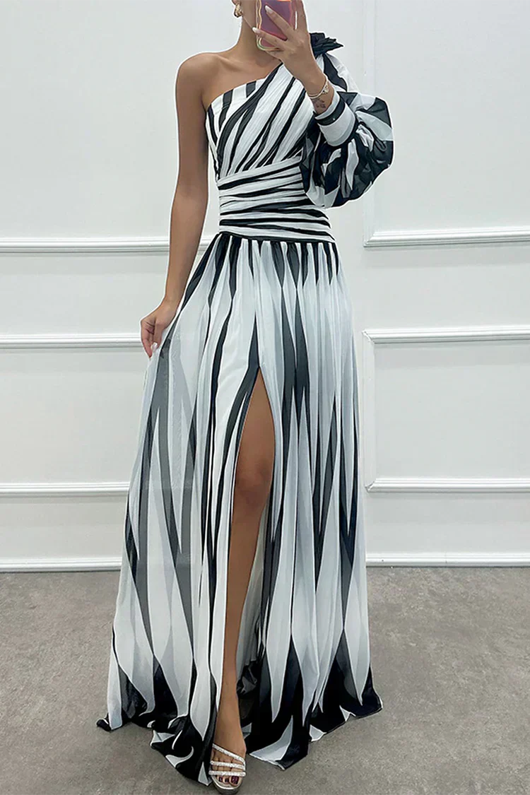 Shiloh | Elegante abito lungo a righe con una spalla