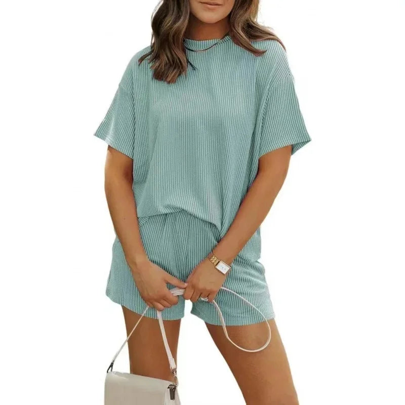 Laura | Set Estiva – T-shirt oversize e shorts in tessuto a costine – comoda e alla moda