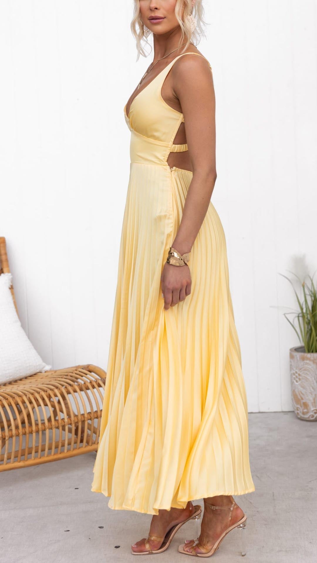 Eline | Elegante abito lungo con scollo a V e gonna plissettata