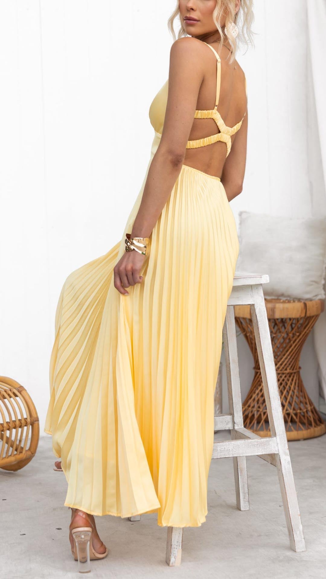Eline | Elegante abito lungo con scollo a V e gonna plissettata